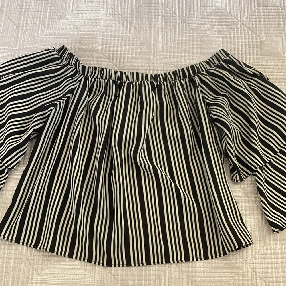 Stripped off the shoulder top - Picture 3 of 3